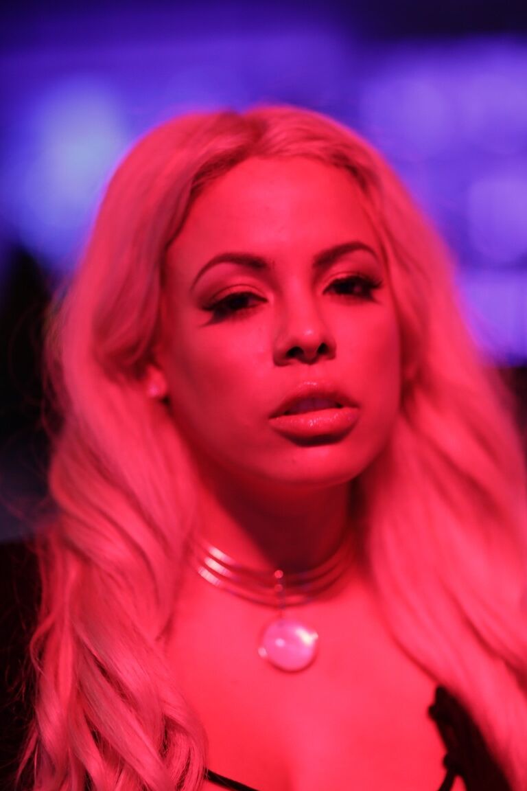 17P Absolut fantastische Luna Star trinkt Cocktails
