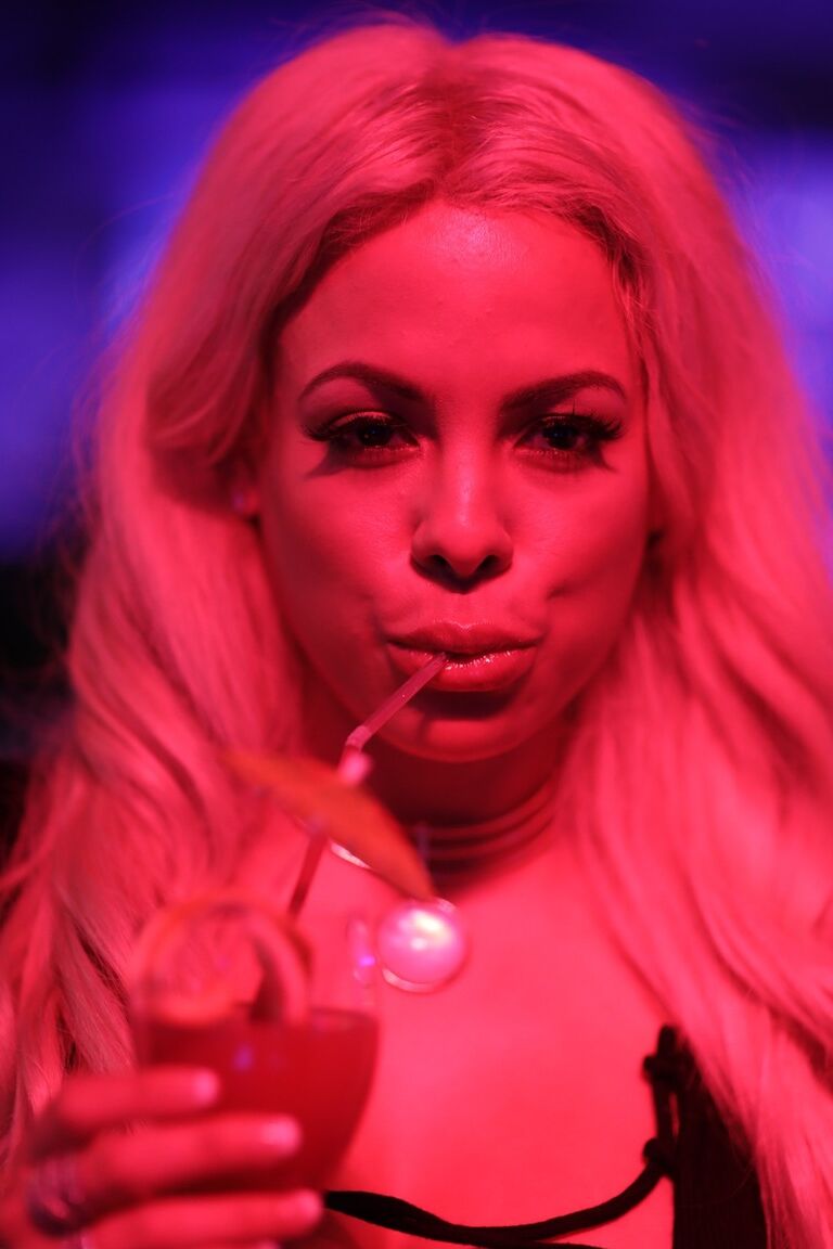 17P Absolut fantastische Luna Star trinkt Cocktails