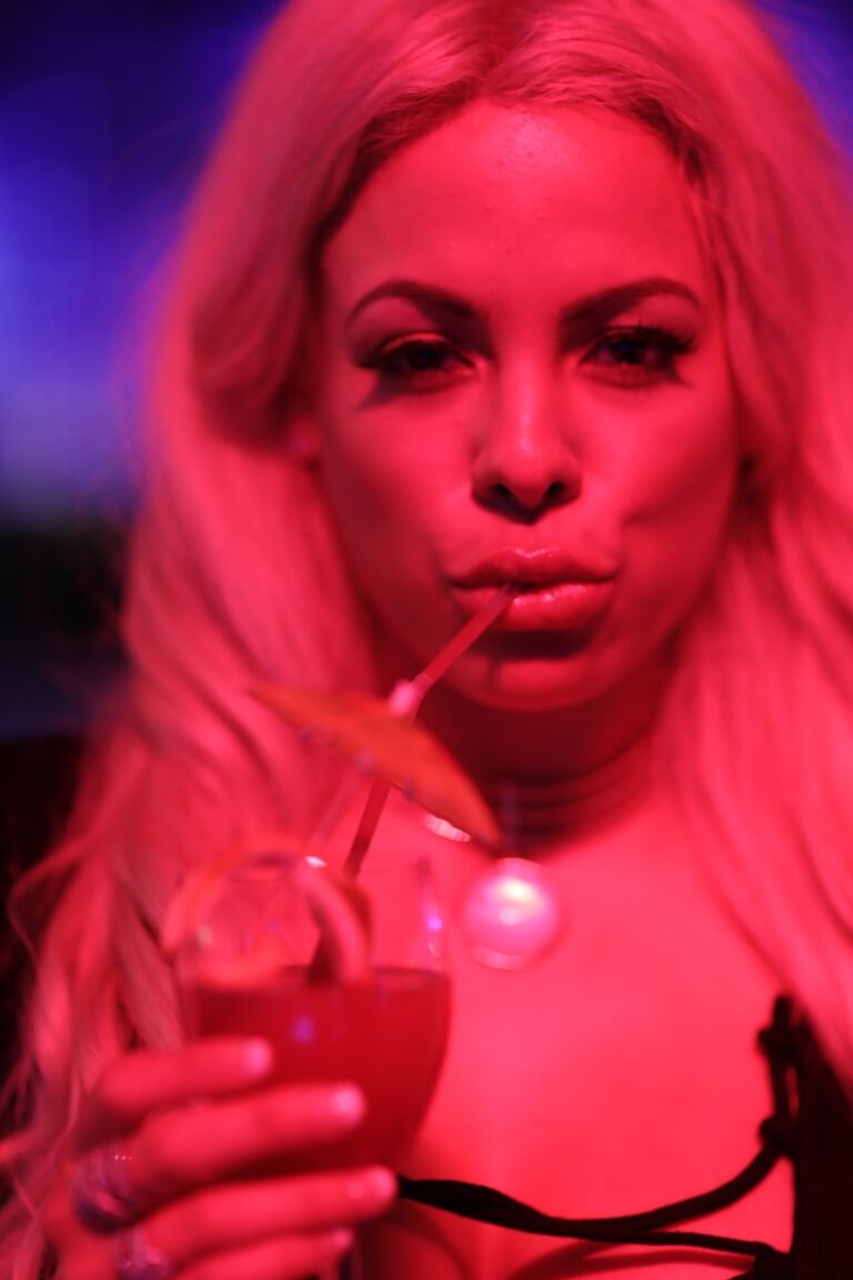 17P Absolut fantastische Luna Star trinkt Cocktails