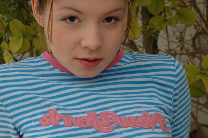 15P Emily 18 Sem Nudez Adolescente Público