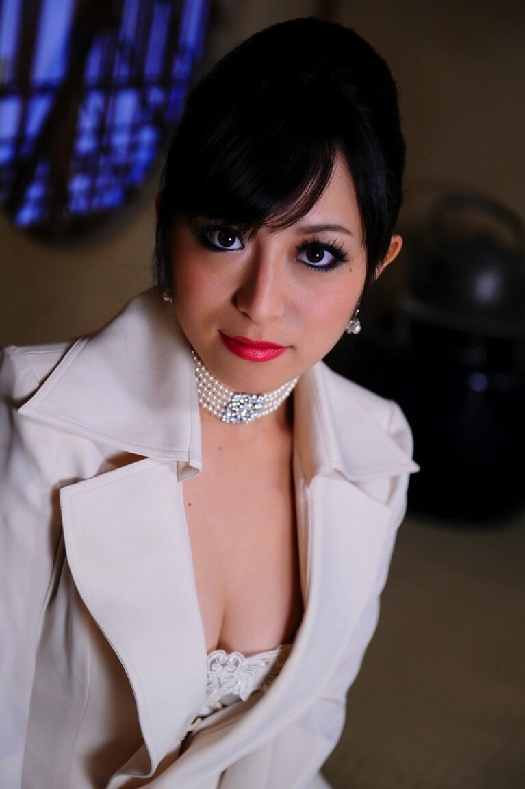 12P 日本人モデルがビジネススーツと赤い唇で高級ブラジャーを露出