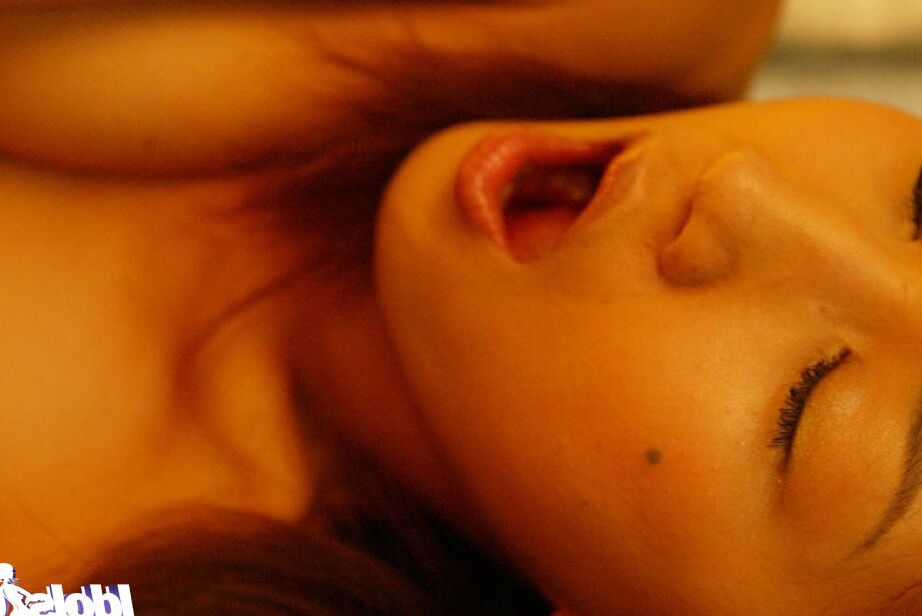 16P Rosto bonito Asian babe Hikari exibindo seu corpo doce e delicioso
