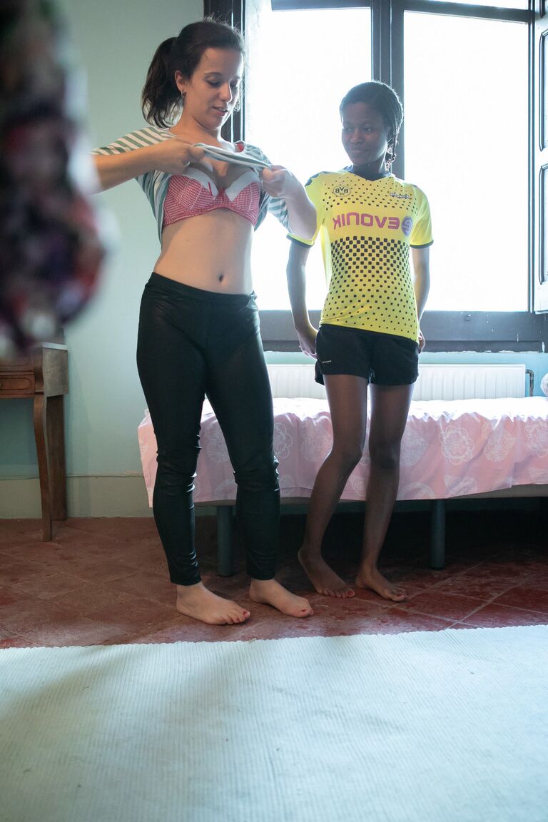 21P Canadian babe Alessia & a dark skinned lesbian putting clothes on each other