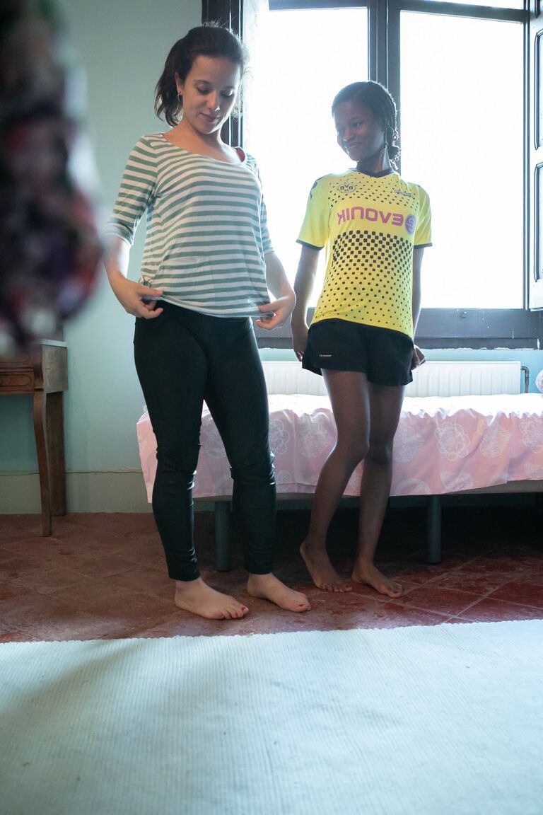 21P Canadian babe Alessia & a dark skinned lesbian putting clothes on each other