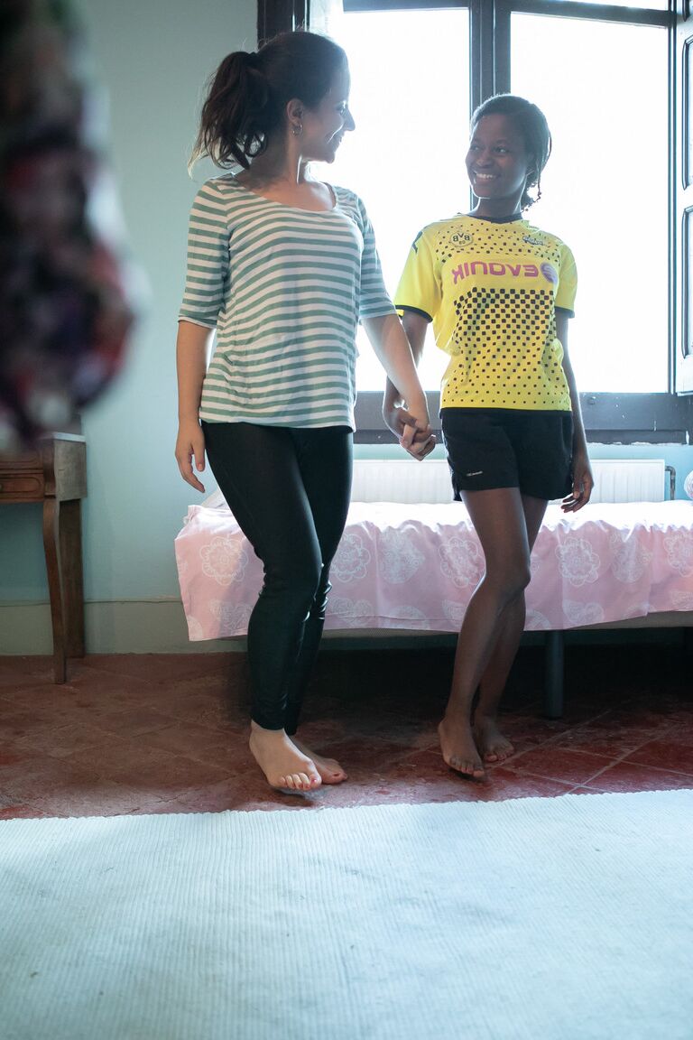 21P Canadian babe Alessia & a dark skinned lesbian putting clothes on each other