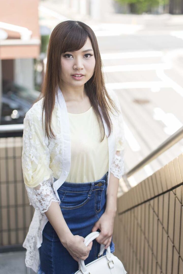 20P Adolescente japonesa Hitomi Shibuya jugueteada y deshuesada en su inocente coño