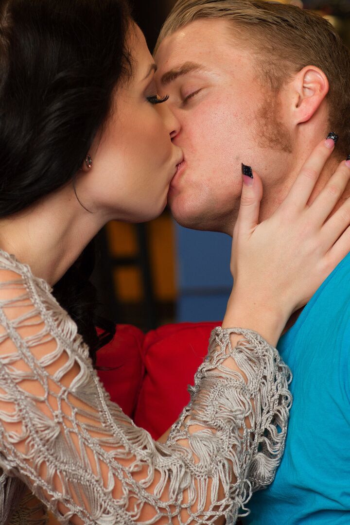 17P Aria Aspen has her chance to get down and dirty with Michael Vegas