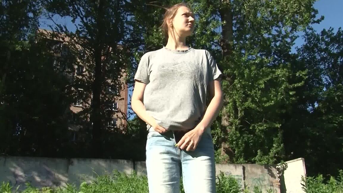 15P Pretty Lena June nervously pisses outside