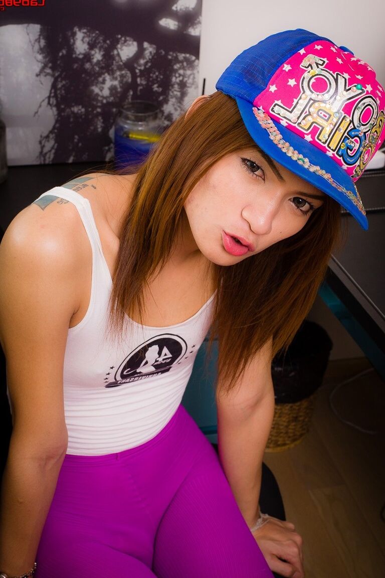 16P Nom de TGirl asiatique