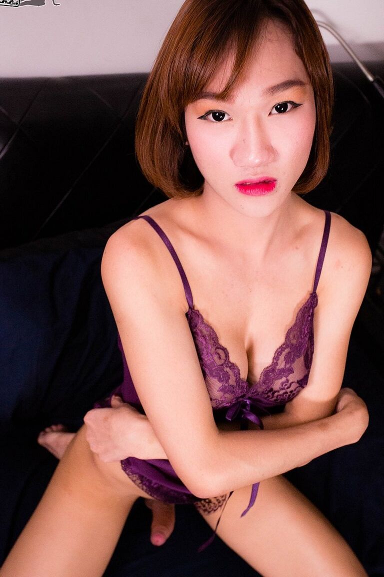 16P Asiático TGirl Cara