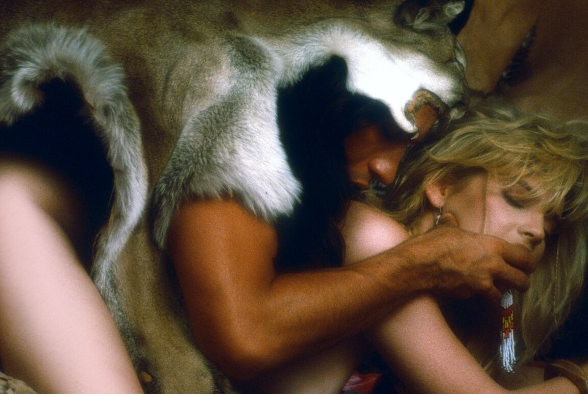 19P Atemberaubendes blondes Wolfsmädchen wird in einer lustvollen Session von ihrem Partner gerammt