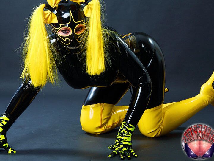 16P Rubber Tits The Wasp
