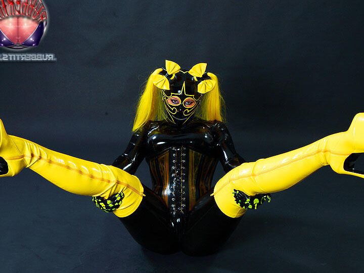 16P Rubber Tits The Wasp