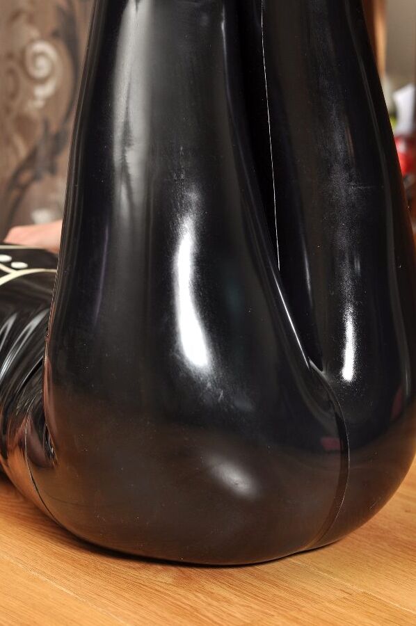 12P Latex Heaven Fetish Latex Babe