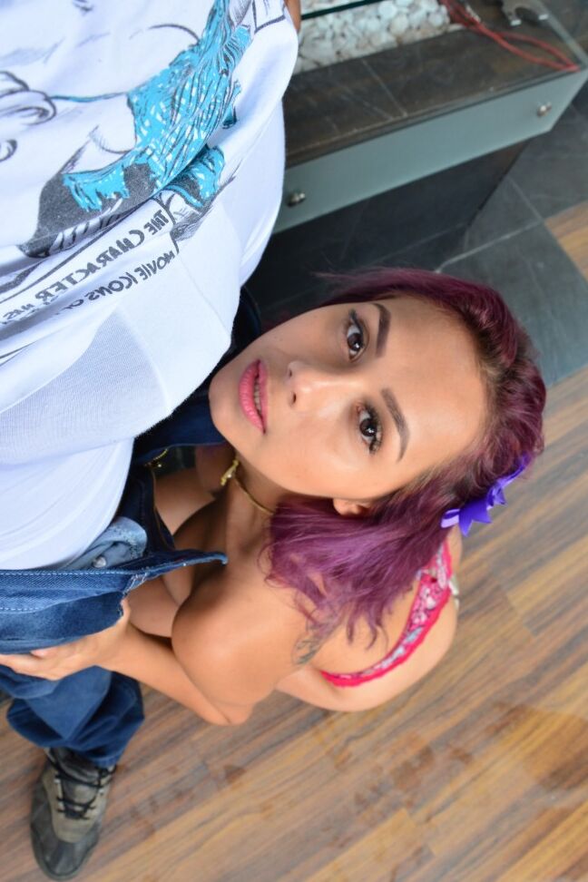 21P A querida colombiana Veronica Orozco protegeu o sexo com sua amiga negra