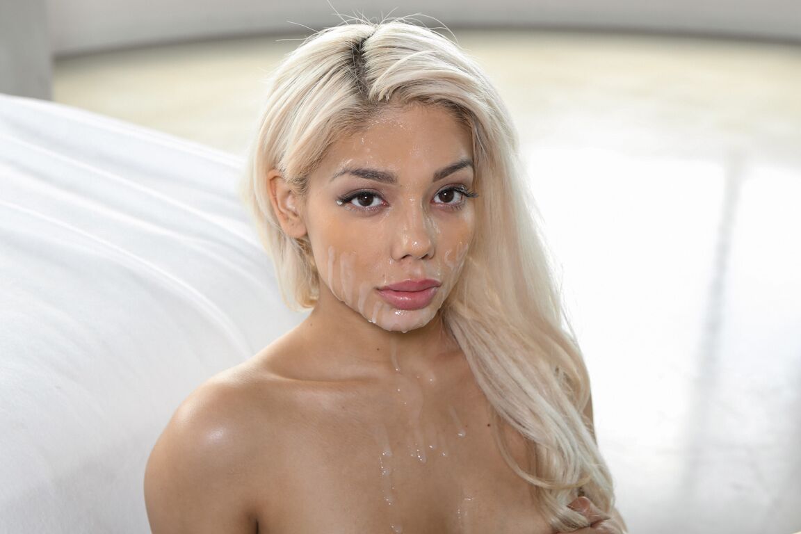 16P A linda loira gostosa Valentina Paradis fica com seu lindo rosto coberto de porra fresca