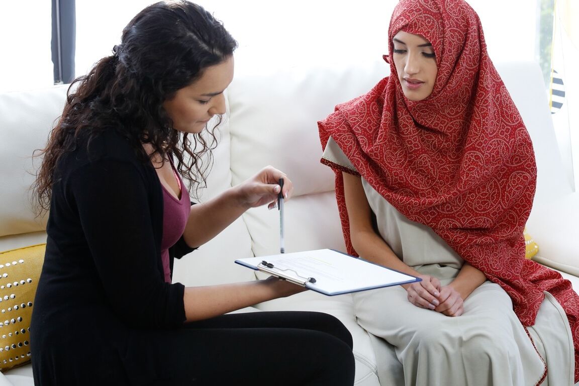 17P Hijab wearing babe and her dark haired friend getting horny with hot dude