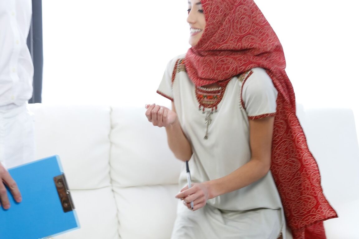 17P Hijab wearing babe and her dark haired friend getting horny with hot dude