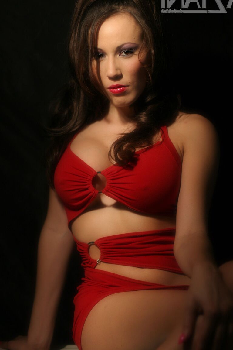 15P Linda morena Layla Rivera dedo espalha sua buceta rosa apertada