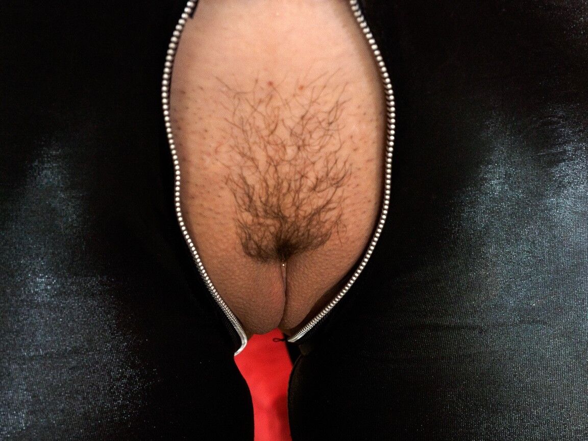 15P Bimbo amateur vestida de cuero sexy Danielle en acción sexual fetichista en solitario