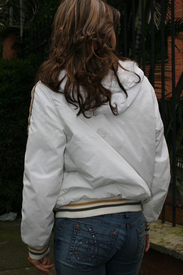 17P A esbelta colombiana Karen Salazar tira jeans para closes de bunda adolescente gostosa