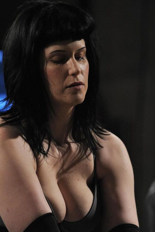 16P Fetish oriented dykes get what they need from each other during lezdom play
