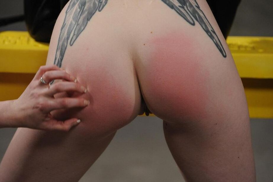 16P Fetish oriented dykes get what they need from each other during lezdom play