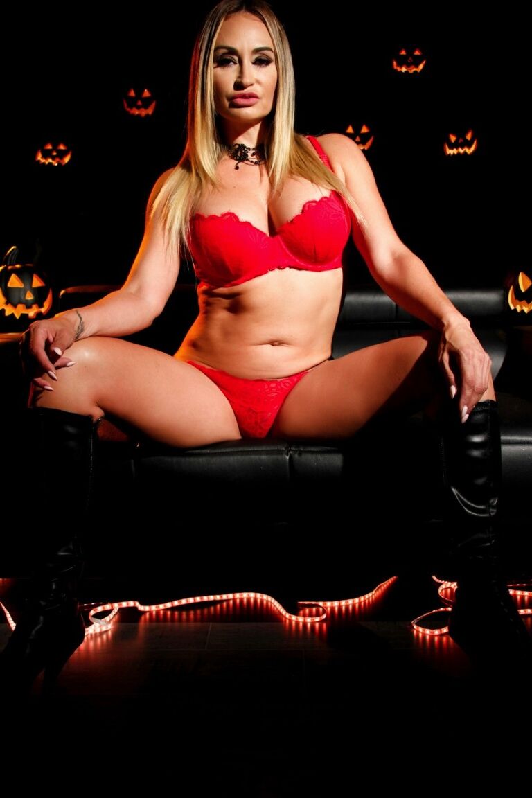 12P Puba Network Claudia Valentine Halloween Fun