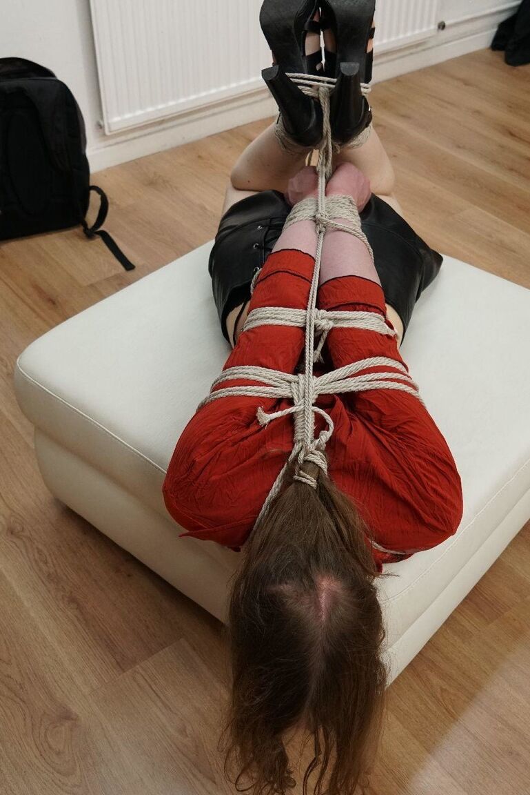 16P Sexy Meninas Amarradas Hogtie muito apertado