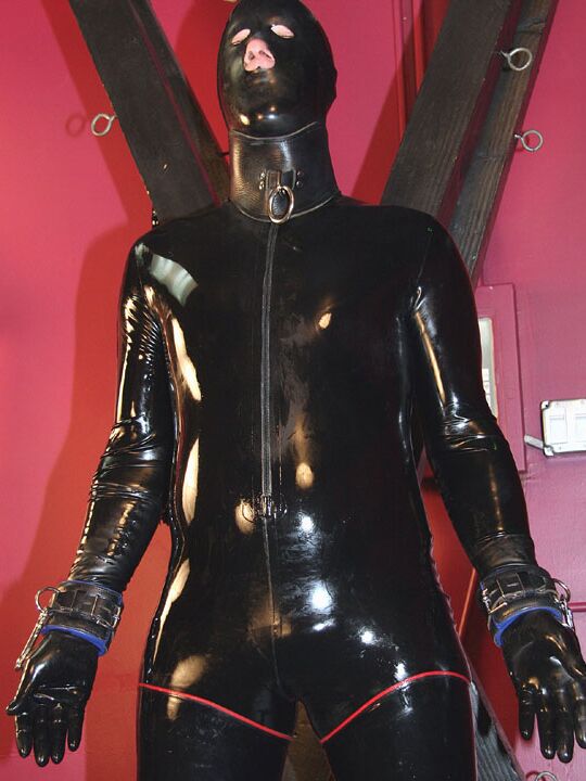 16P Male latex fetishist in full latex gear submits to latex Mistress who loves
