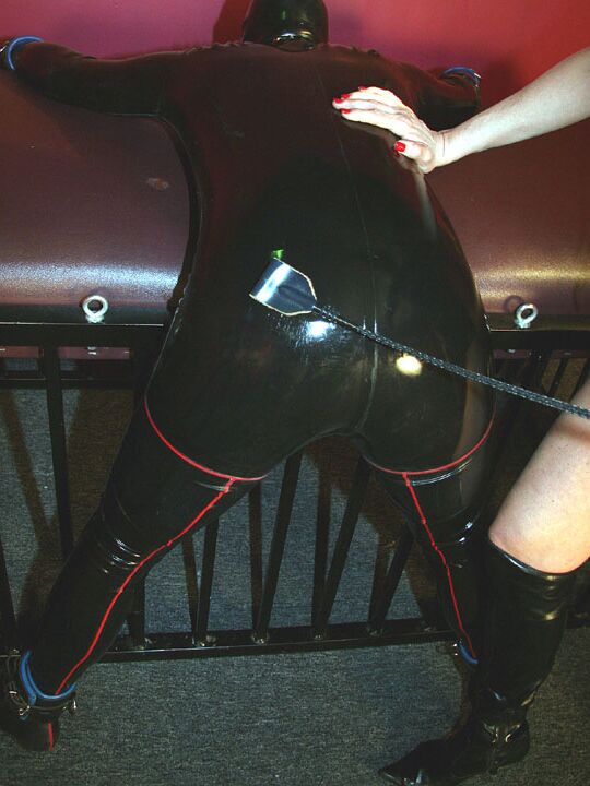 16P Male latex fetishist in full latex gear submits to latex Mistress who loves