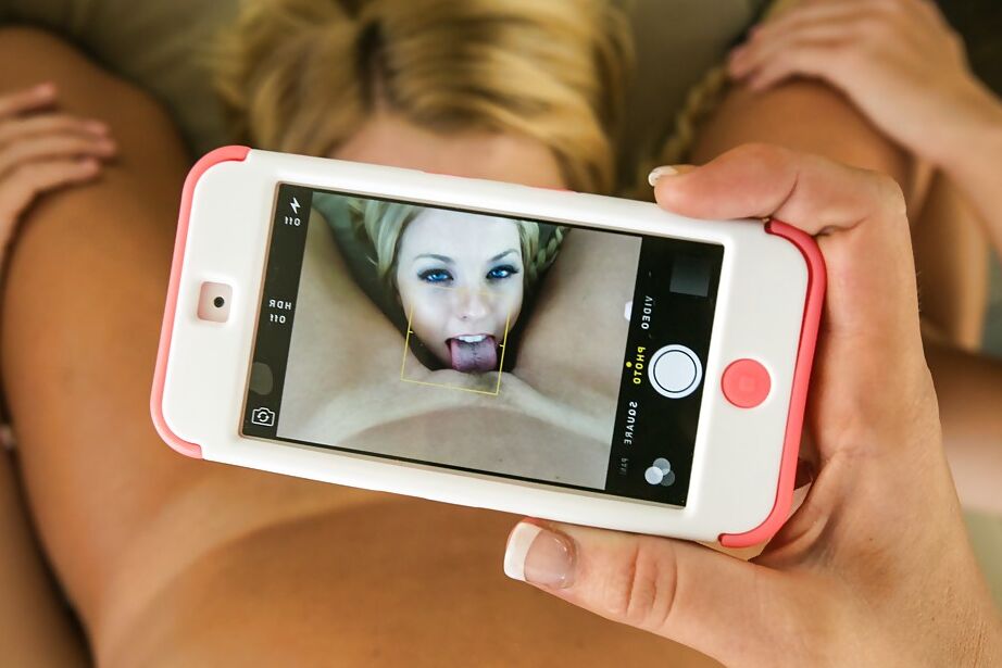 16P Blondes Tara Morgan and Mandy Armani lick each other's pink pussies