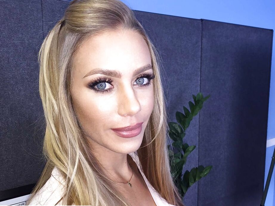16P Office secretary Nicole Aniston flashing long legs and ass at work