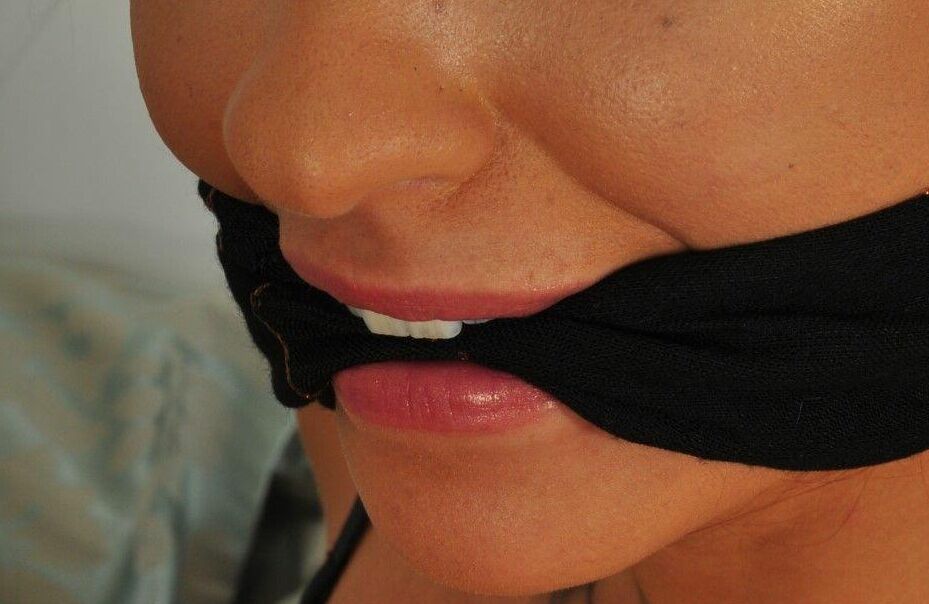 16P Redheaded amateur Alatns sports a cleave gag while wrist and ankle found