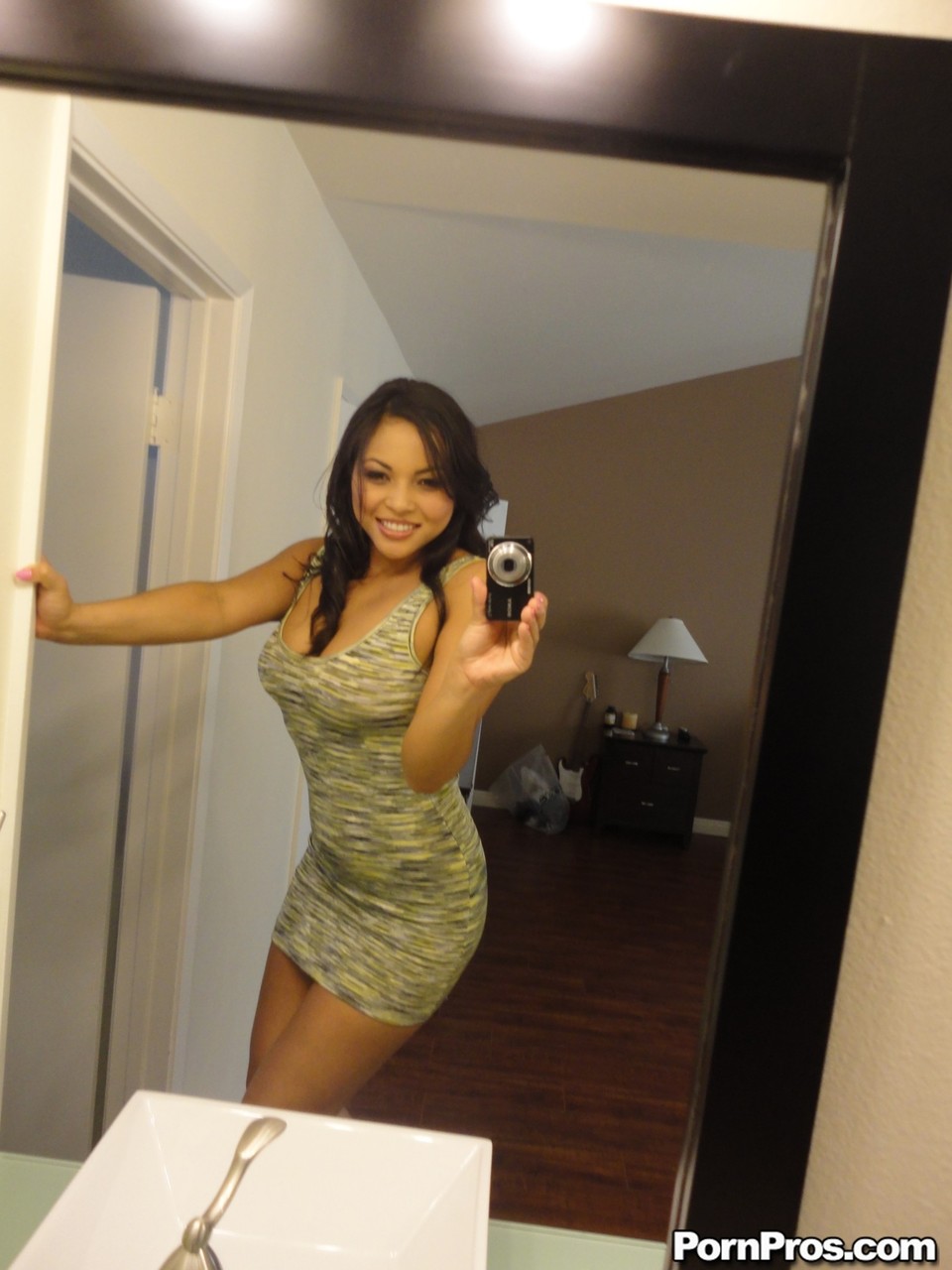 19P Curvylicious senhora hispânica Adriana Luna dando tittyfuck e cavalgando pau duro