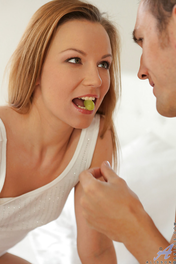 14P Alisson is enjoying an hardcore fuck with her new boyfriend