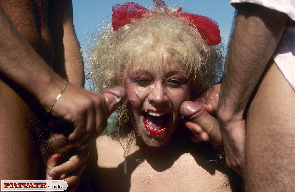 12P Blonde chick with red lips wears cum on her face after MMF fucking on a bench