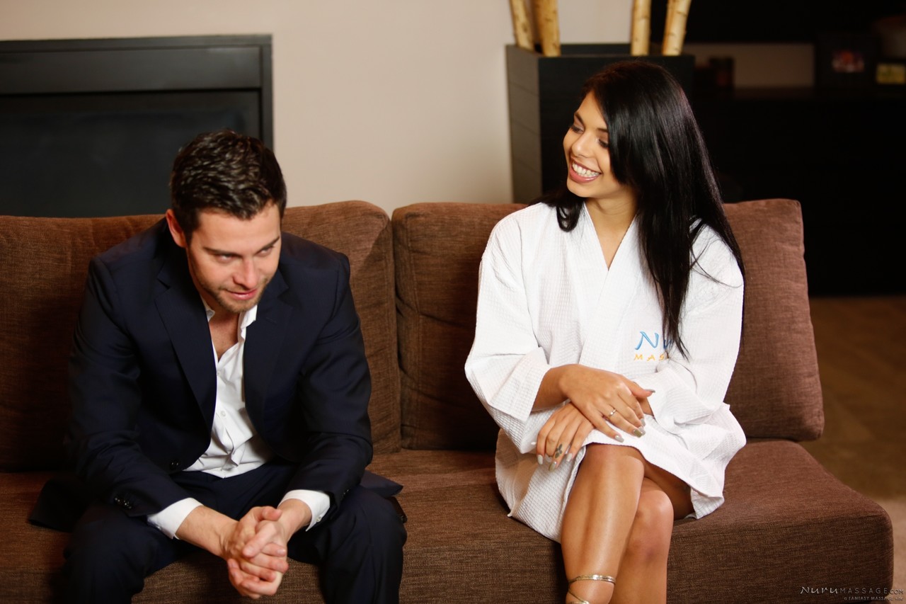 13P Brazilian masseuse Gina Valentina makes the acquaintance of Seth Gamble