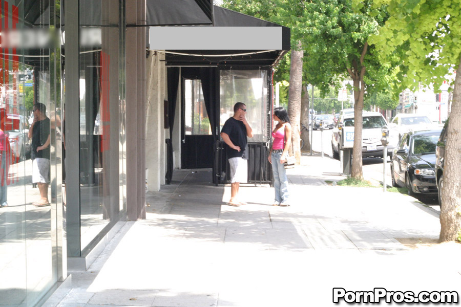 17P A pornstar madura Kendra Secrets é apanhada na rua