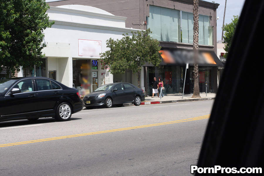 17P A pornstar madura Kendra Secrets é apanhada na rua