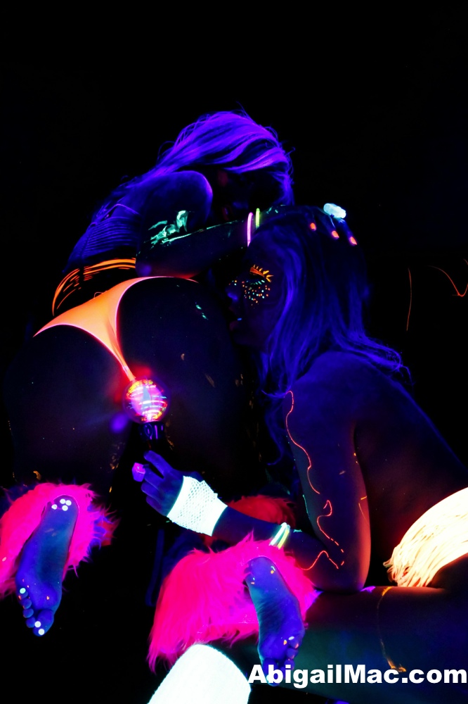 15P Abigail Mac Puba Network Glow in the dark lesbian sex