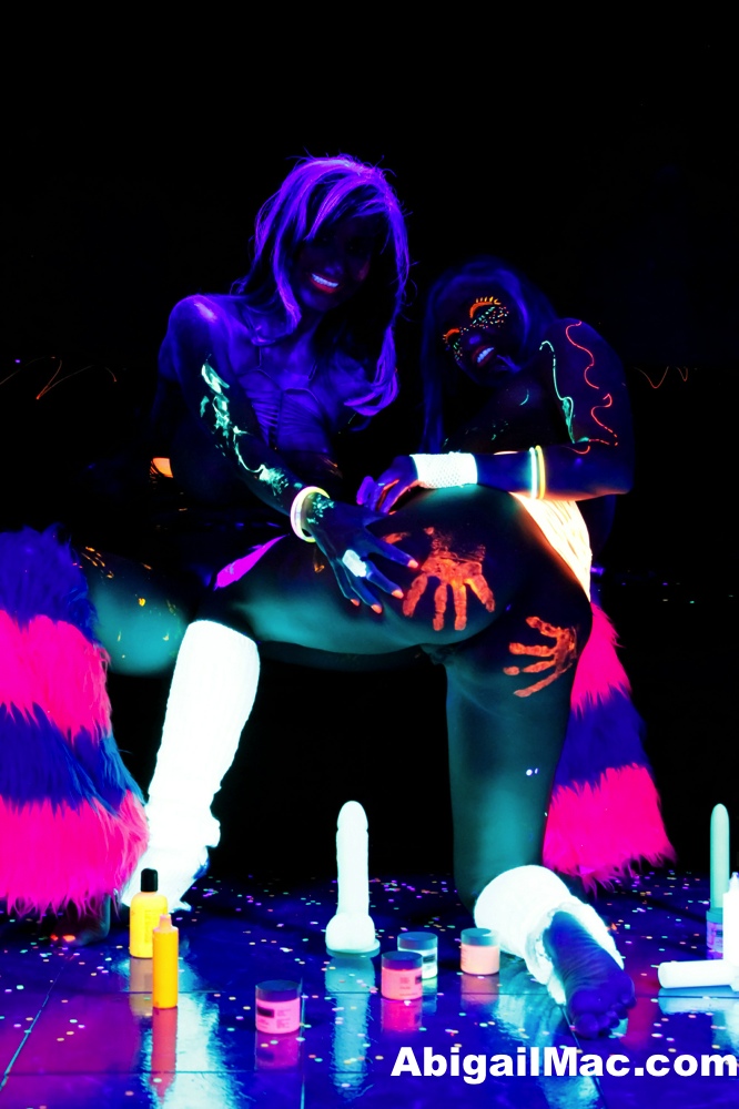 15P Abigail Mac Puba Network Glow in the dark lesbian sex