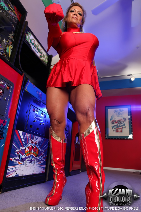 15P Female bodybuilder DD Diamonds sets her big tits and clit free of a red dress