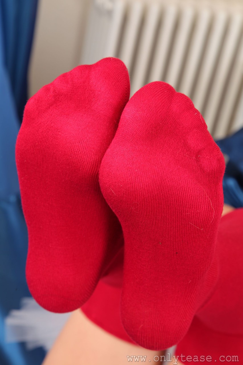 21P La enfermera pelirroja Elle Richie se pierde el uniforme y muestra sus deliciosas tetas naturales
