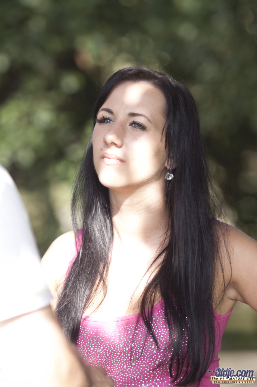 21P Czech brunette Terra Sweet gives an incredible BJ to an old grandpa in a 69