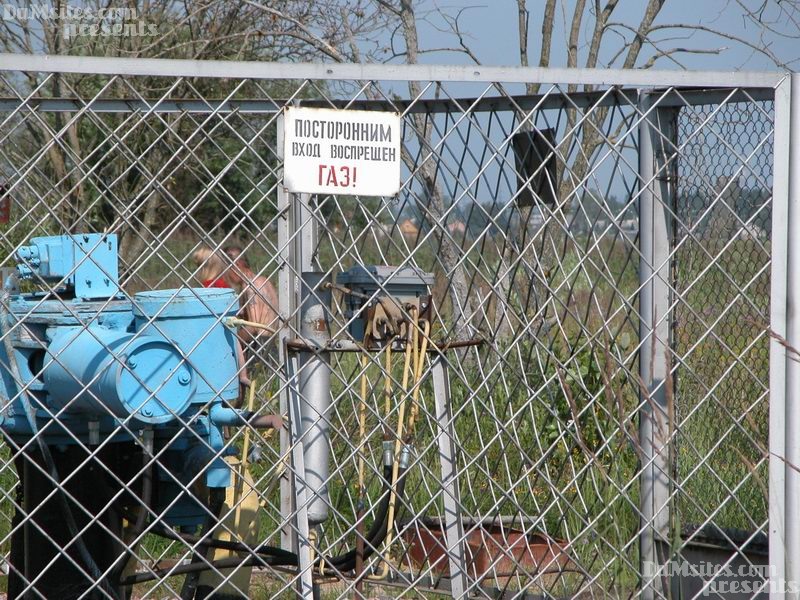 16P Молодая блондинка сосет и трахается с бездомным бродягой в поле