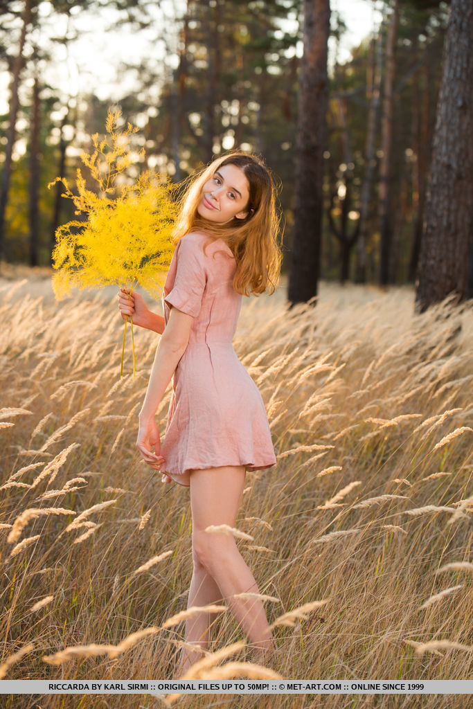 18P Teen girl next door type Riccarda displays her tight slit while naked in field