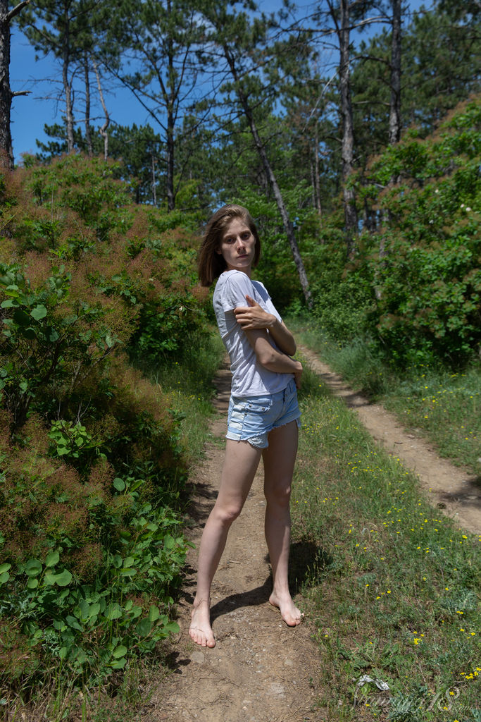16P Barely legal teen Anna R gets completely naked on a dirt path in the woods