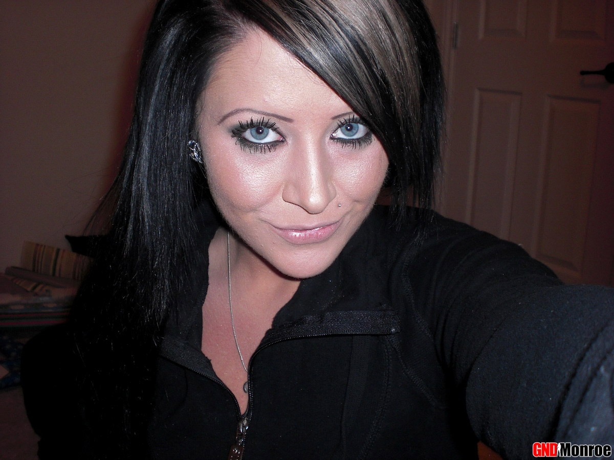 12P Horny Monroe strips out of her comfy sweats and shows off her tight perfect