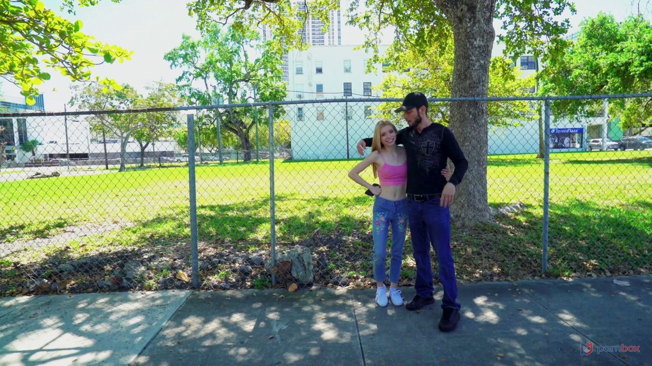 21P amerikanische Teenagerin Ayn Marie wird mit dem Finger gefickt
